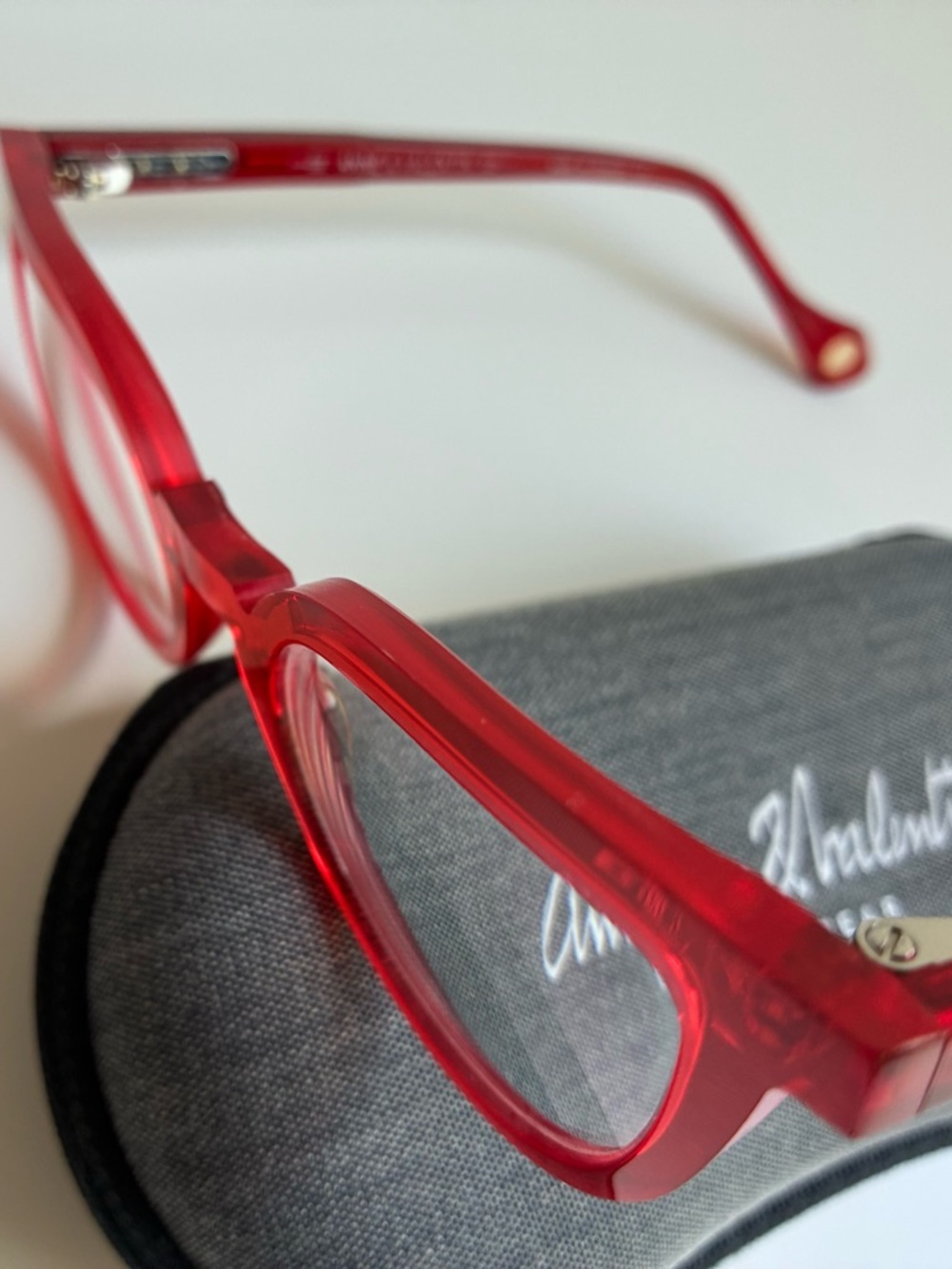 Anne et Valentin Red Bel Air Cat-Eye Glasses — Bold Translucent Frame - Picture 9 of 9
